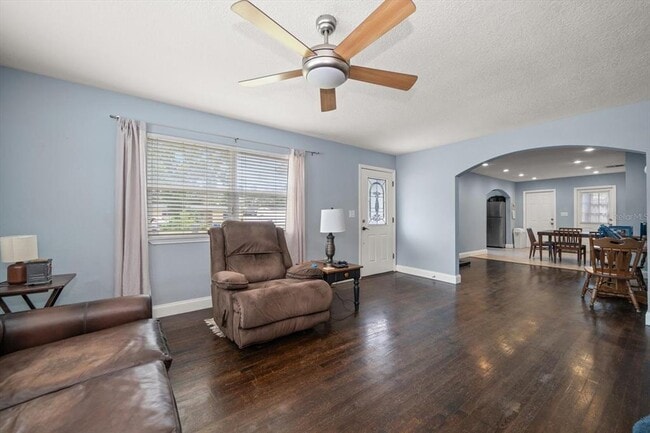 Photo - 908 S Palm Dr SW