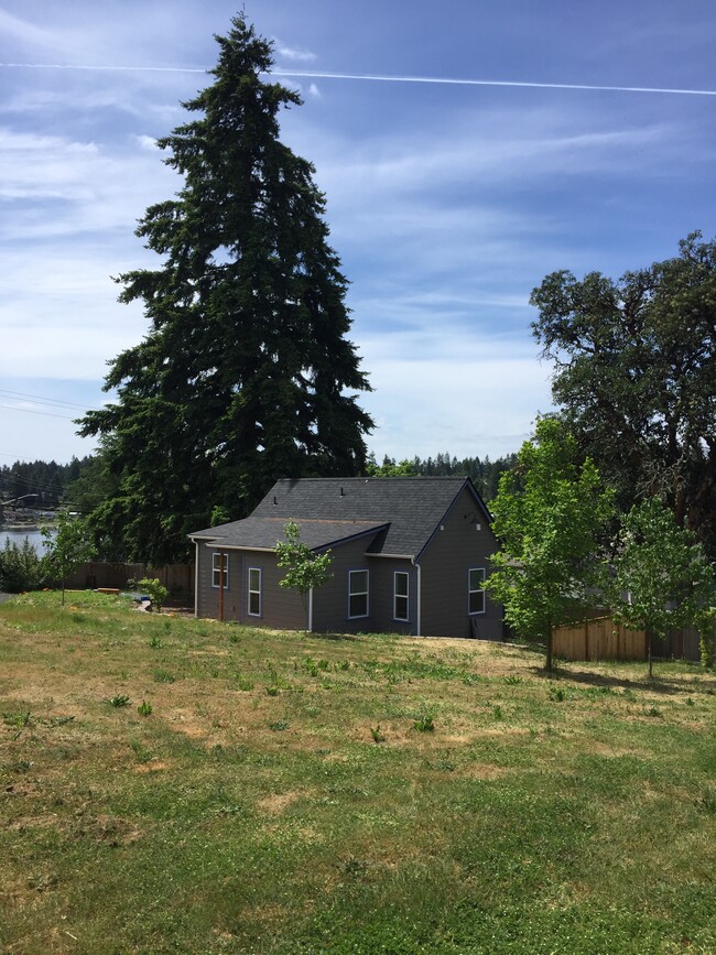 Cottage, built in 2019. - 123 Lake Louise Dr SW Casa