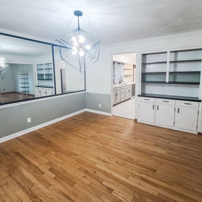 Photo - Mid-Century Modern Ranch Style Home 3/Bedr...