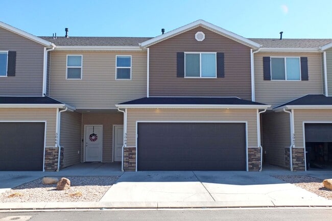 Building Photo - 3 Bedroom 2.5 Cedar Bend Unit