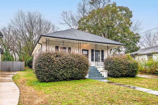 Photo - 306 Sacco St