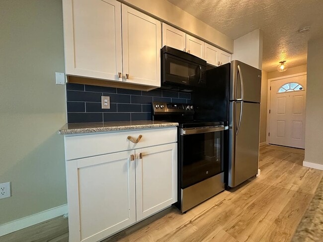 Kitchen - 8504 SW Mohawk St Unit 8504 SW Mohawk Street