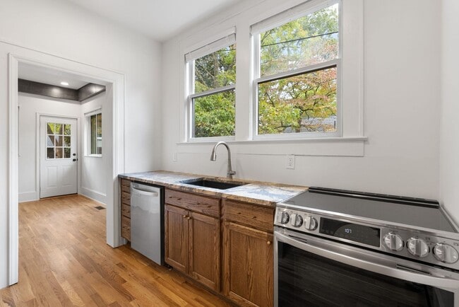 Photo - 3107 Old Buncombe Rd