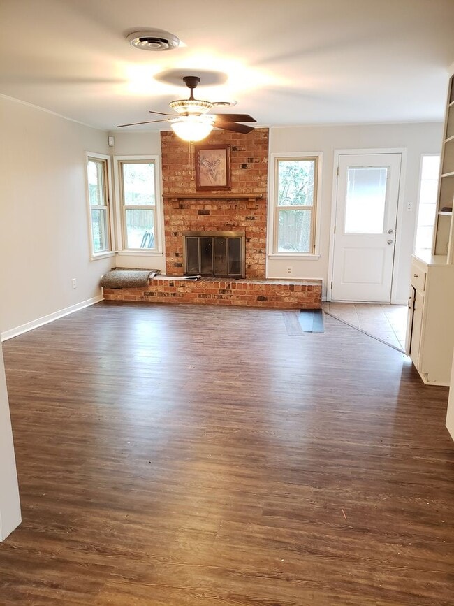 Photo - 3/2/2 For Rent Near TJC & UT Tyler! House