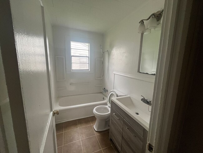 Photo - 2 Bedroom Plus bonus room 1 bath Home in Jacksonville