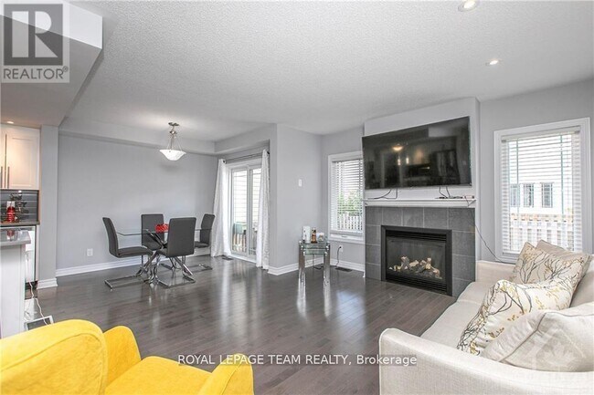 Photo - 257 Gossamer St