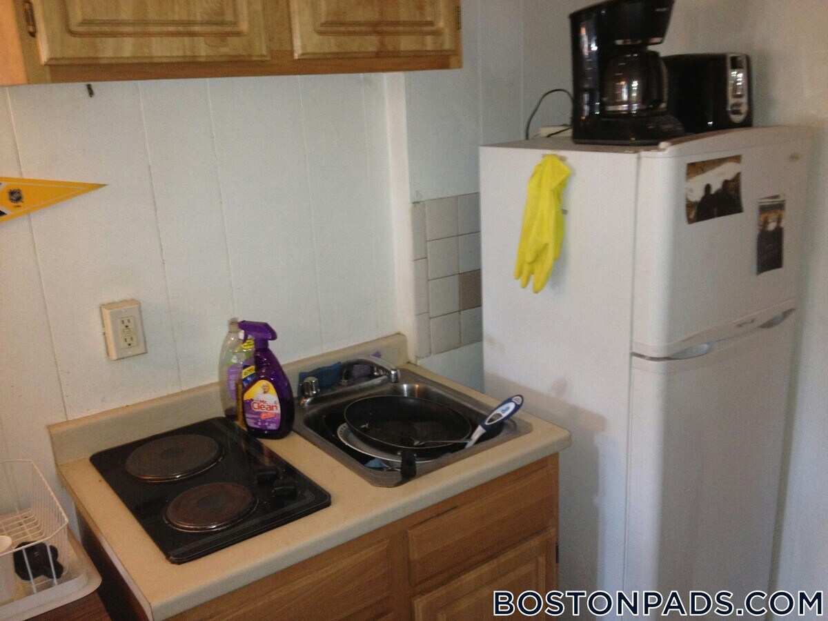 Photo - 272 Newbury St Unidad 14