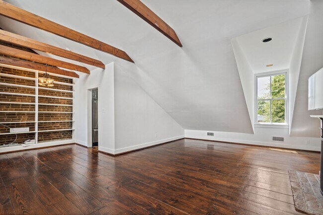 Photo - Available Now! Georgetown! Professionally ... Unit 8