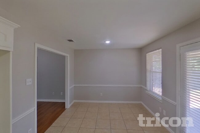 913 Brookhaven Dr