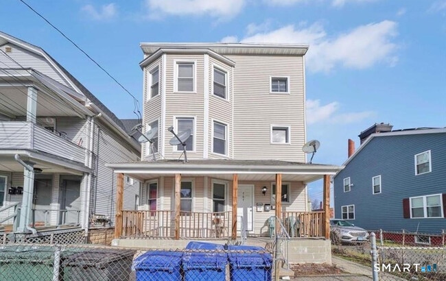 Building Photo - 767 Maple St Unit 2
