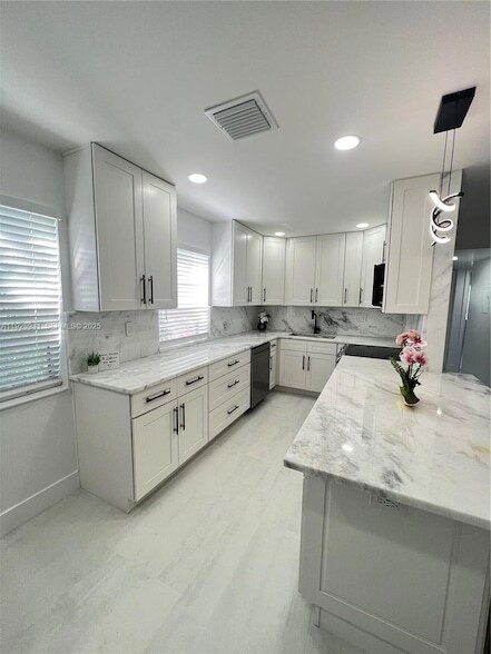 Photo - 708 Normandy Ln