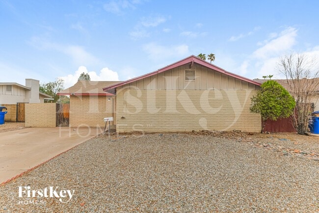 Building Photo - 1619 E Campus Dr