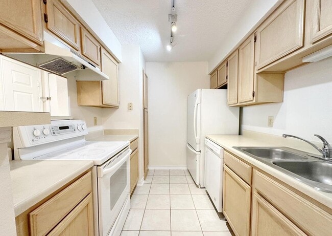 Photo - 1523 Lincoln Way