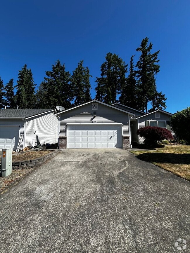 Building Photo - Gorgeous House in a Family-Friendly neighb...