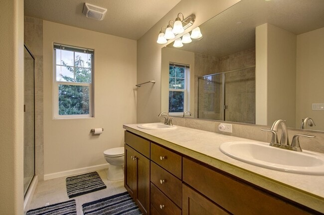 Photo - Sequoia Village Townhome-3 Bd/2.5 Ba-Blt.2016