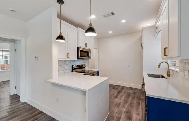 Photo - 447 W Clarendon Dr