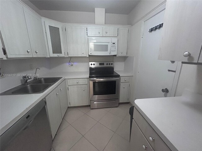 Building Photo - 5700 NE 22nd Way Unit 324
