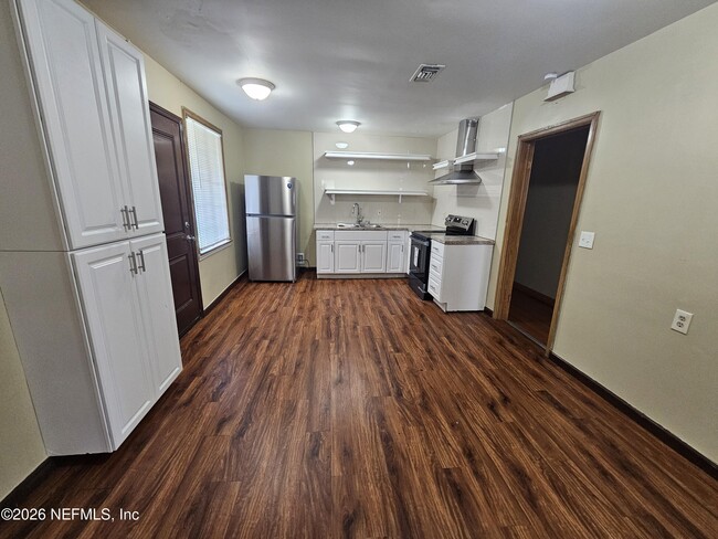 Photo - 444 Alder St
