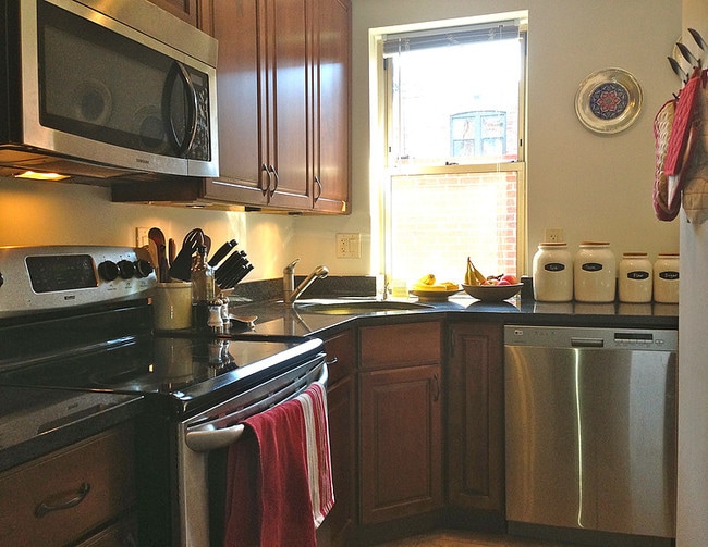 Photo - 1673 Park Rd NW