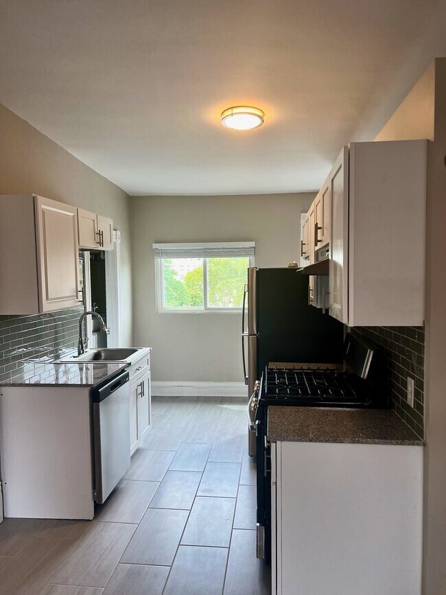 Photo - *** Apartment in South Oakland * Spacious & Renovated * Pet Friendly * Walk to Pitt * Exposed Bri... Unidad 2