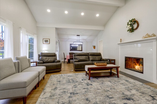 1250 Sweetbriar Dr Unit SI ID1621219P