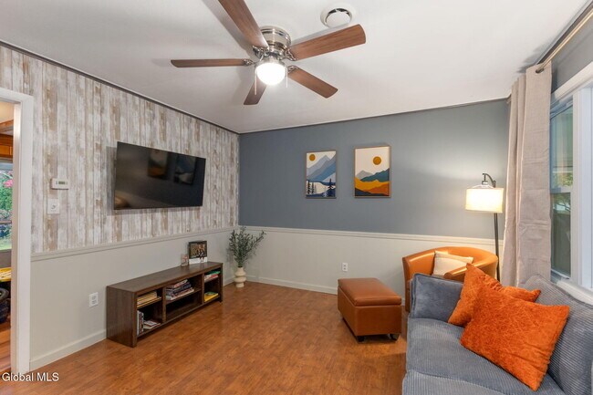 Photo - 56 Monroe St