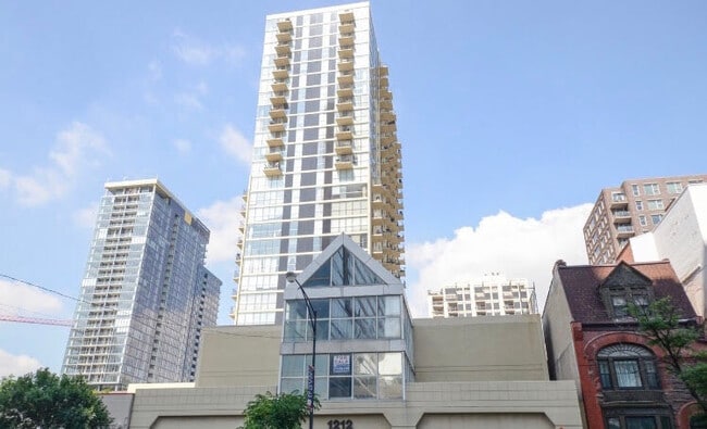 Building Photo - 1212N N La Salle Dr Unit 1303