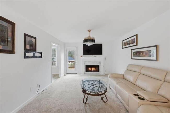 Photo - 638 Oberlochen Way