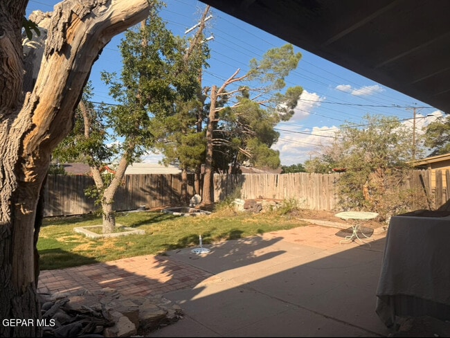 Photo - 9613 Album Ave