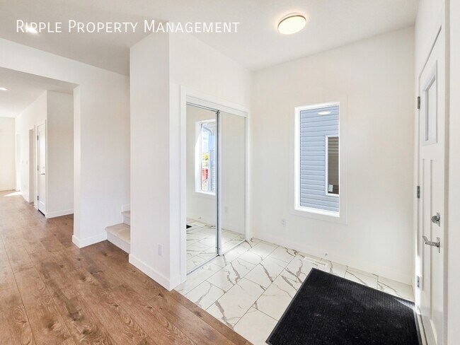 Photo - BRAND NEW 3 BEDS+DEN, 2.5 BATHS UPPER UNIT | GOURMET KITCHEN & MODERN FINISHES