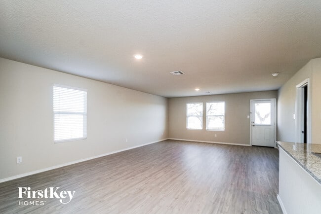 Photo - 5330 Trellised Ln