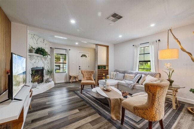 Photo - 1411 E Henry Ave