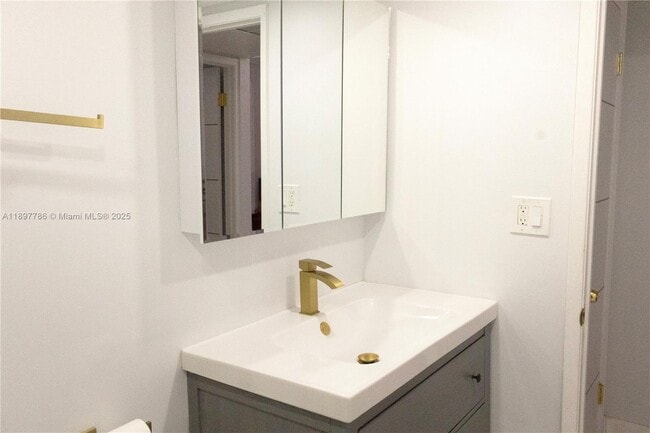 Photo - 5005 Collins Ave Unidad 1523