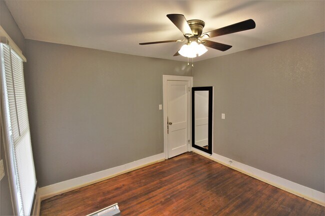 Photo - 4405 Woodside St Unidad 1