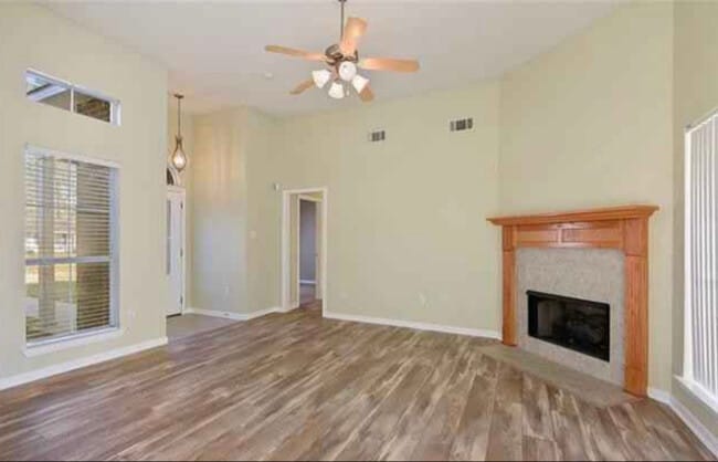 Photo - 608 S Cypress St