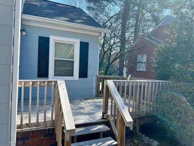 Photo - 435 Rollingwood Cir