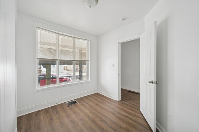 Photo - 1124 W 9th St