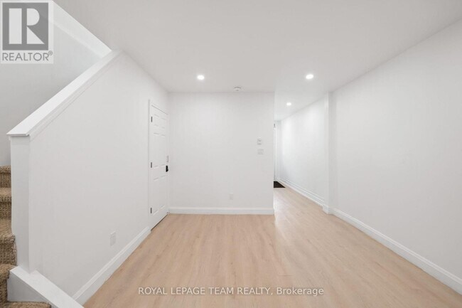 Photo - 145 St Andrew St Unit 2