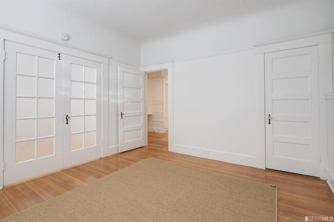 Photo - 2662 Baker St