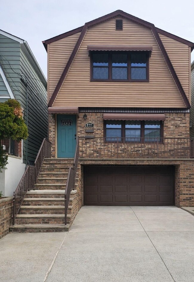 Building Photo - 177 W 51st St Unit 2