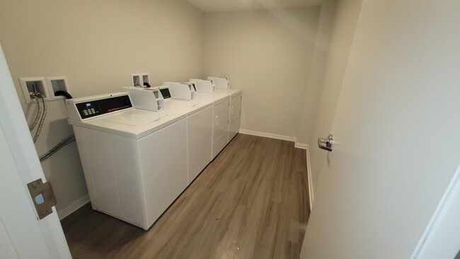 Photo - 4400-4408 Pearl Rd