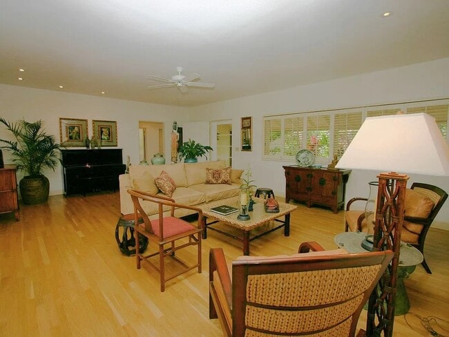 Photo - 3887 Owena St
