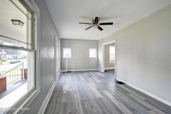 Photo - 130 Gillette Ave