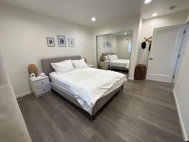 Photo - 18427 Delano St