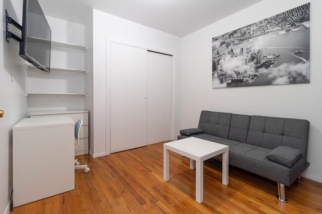 Building Photo - 1666 3rd Ave Unit ID1032039P