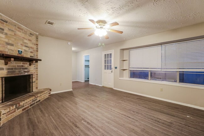 Photo - 4322 Enchantedgate Dr