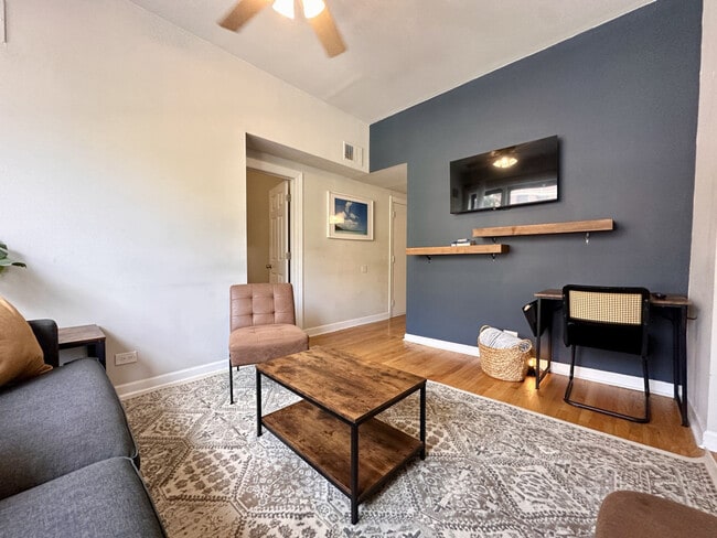 Photo - 906 N Damen Ave Unidad ID1431265P