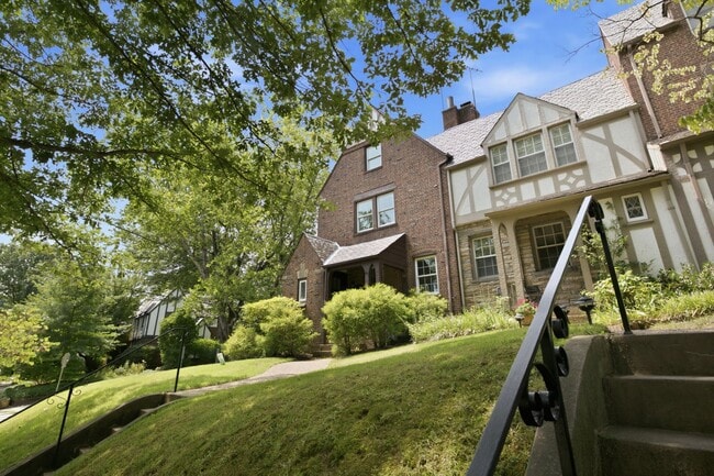 Photo - 1500 44th St NW