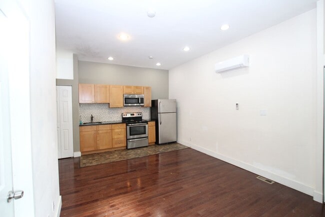 Photo - Spacious studio in Fairmount. Unit 1F