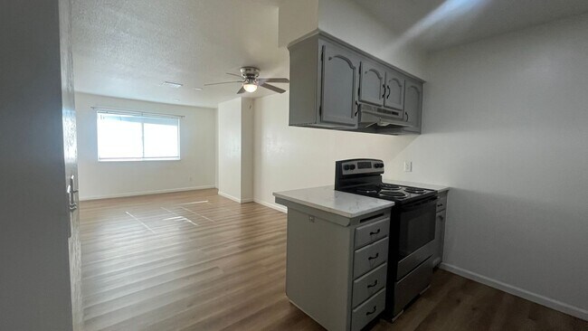 Photo - 3315-3319 S Woodland St Unit 3319